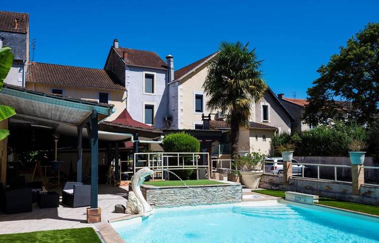 Hôtel pour 2 personnes, avec piscine et terrasse, animaux acceptés