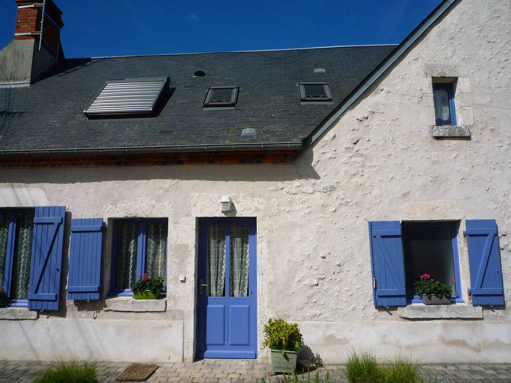 Le Caillou - Chambre Cerise in Cléry-Saint-André, Vallée de la Loire