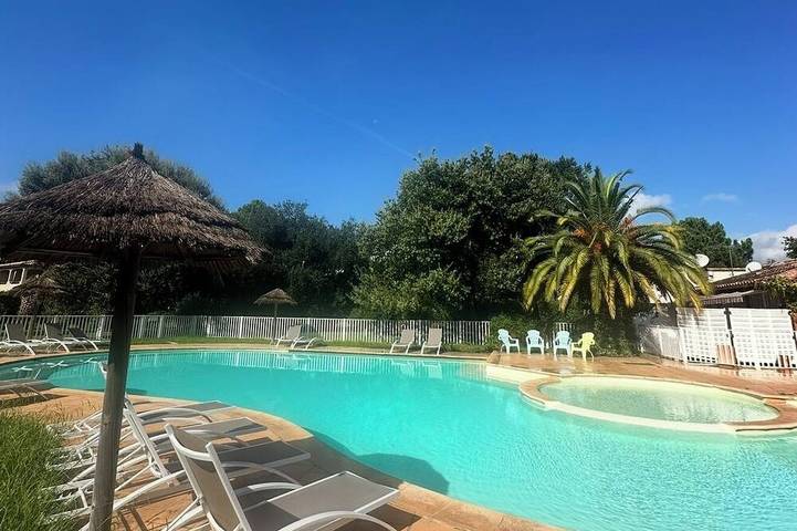 Location de vacances pour 7 personnes, avec Balcon à Lecci