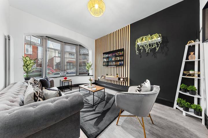 Holiday home for 8 people, with garden, child-friendly in Blackpool