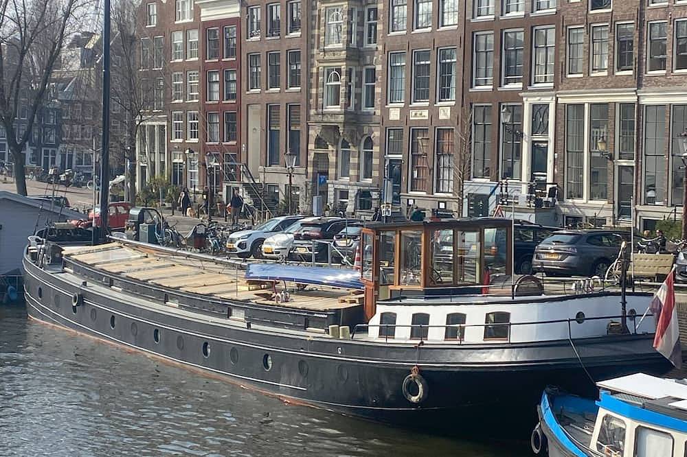 New: Sailors Suite on luxurious wellness houseboat in Dutch Coast
