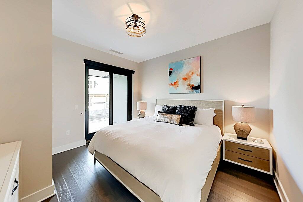 Ganze Wohnung, Modern art-deco condo with balcony, central Ac, & washer/dryer - dogs Ok in Blue Ridge Parkway, Asheville