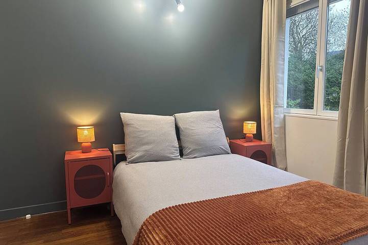 Apartamento entero, Private Apartment - T3+T4 - 190m² - 10 pers - Courtyard&Parking - Hypercentre Bourges in Bourges, Región de Bourges