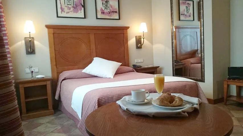 Hotel para 3 personas, con vistas y terraza, Se admiten mascotas - 1