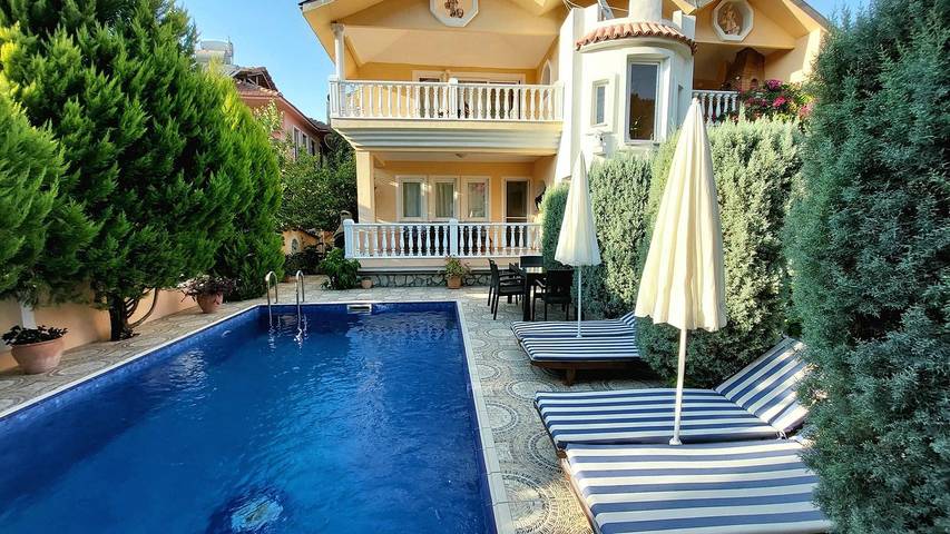 Ferienhaus für 11 Personen, mit Garten und Pool sowie Balkon in Ägäisregion