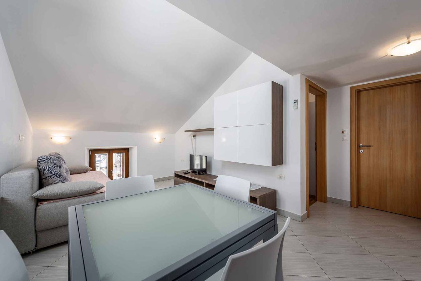 Geheel vakantieappartement, Vakantiewoning slechts 50m van het strand  in Umag, Regio Umag