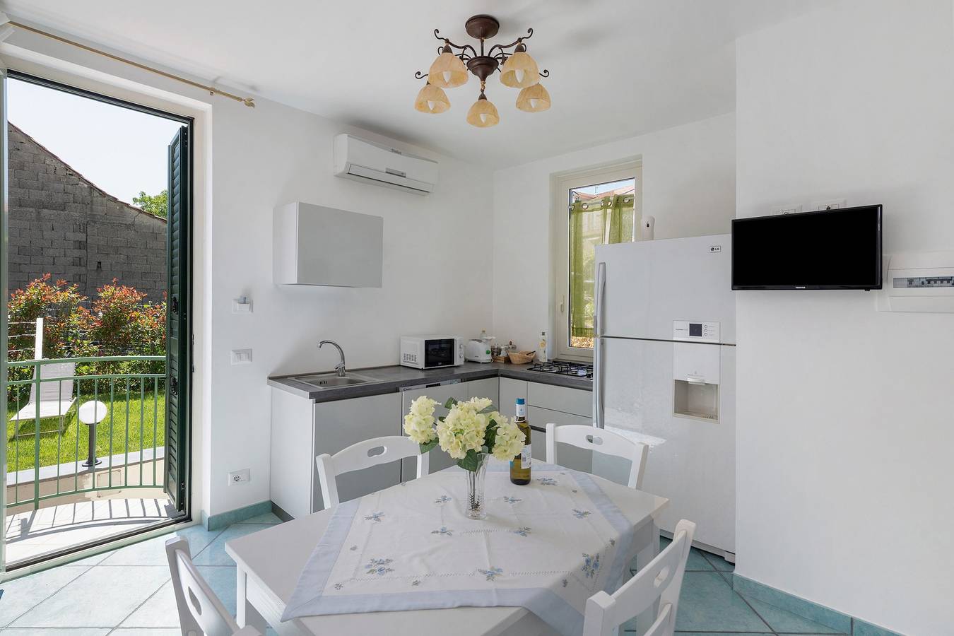 Entire apartment, Superior Venere Apartment in Villa Degli Dei with Mountain View, Wi-Fi & Air Conditioning in Pianillo, Agerola