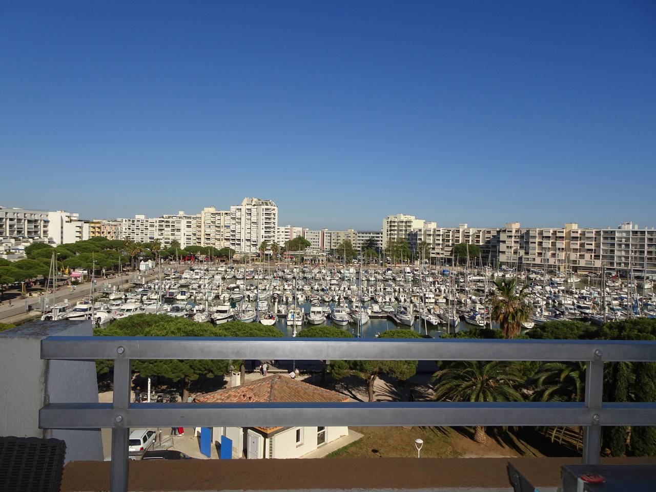 Apartamento entero, Encantador F2 con terraza, vista al mar y estacionamiento, Carnon in Carnon-Plage, Mauguio