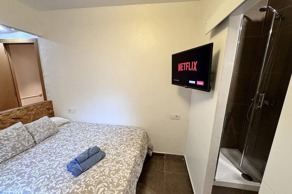 Apartamento entero, Hermosa planta baja nueva con patio y baño privado!! in Mataró, Costa del Maresme