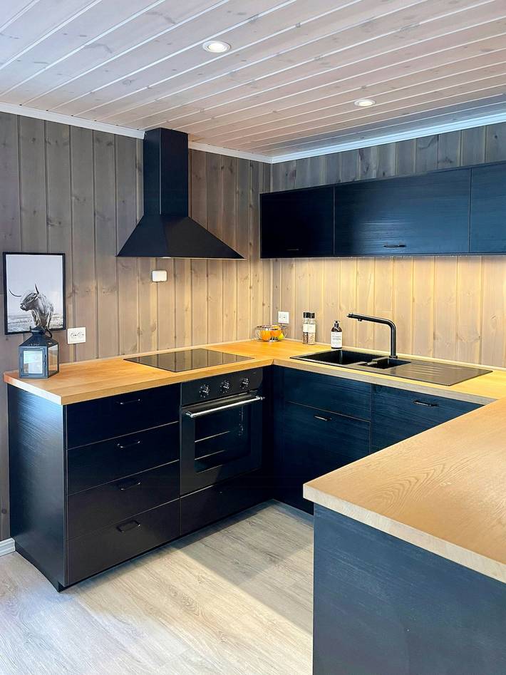 Moderne Hütte mit Whirlpool in den Sunnmøre-Alpen in Strandafjellet, Stranda