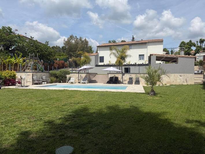 Villa pour 10 personnes, avec piscine ainsi que jardin et vue - 1