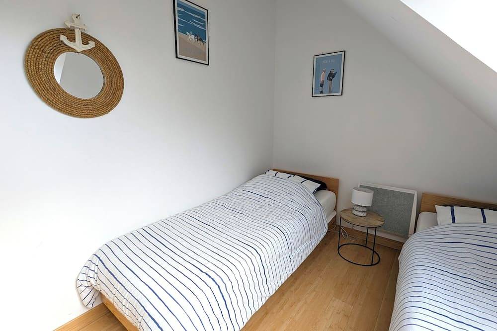 Ganze Wohnung, Duplex de la Croix Paqueray ⭐⭐⭐ Sea view and beach access in Carolles, Côte de la Déroute