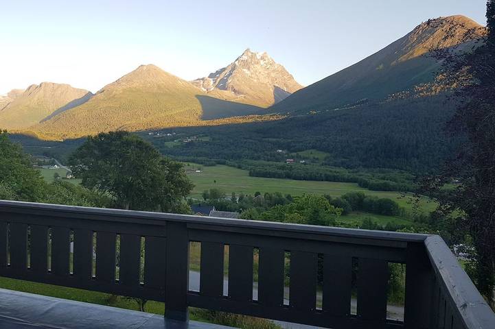 Ferienwohnung für 9 Personen, mit Balkon und Garten in Møre og Romsdal