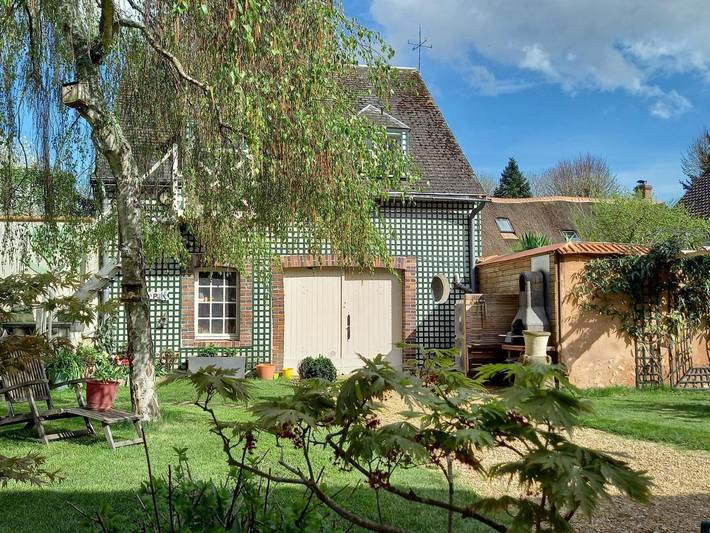 Chambre d’hôte pour 4 personnes, avec Balcon et Terrasse ainsi que Jardin et Piscine