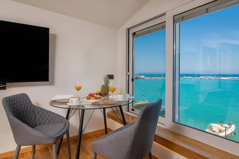 Ganze Wohnung, Minimal Loft with Sea View over Zakynthos Harbor! in Zakynthos Stadt, Zakynthos