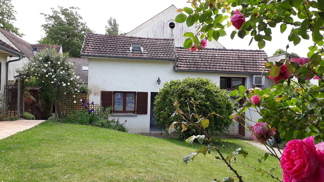 La Maison de Mouni in Maule, Yvelines