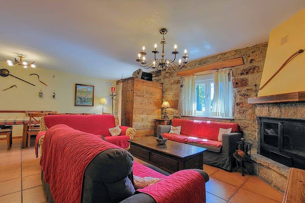 Rural complex of 3 houses for 19 beds in Cobreros, Zamora Provinz