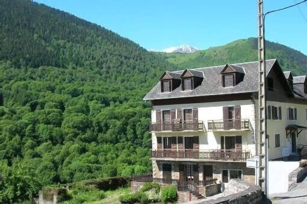 Appartement entier, Appart indépendant *** de 68 m², grande terrasse, parking, entouré de montagnes. in Castillon-de-Larboust, Pyrénées