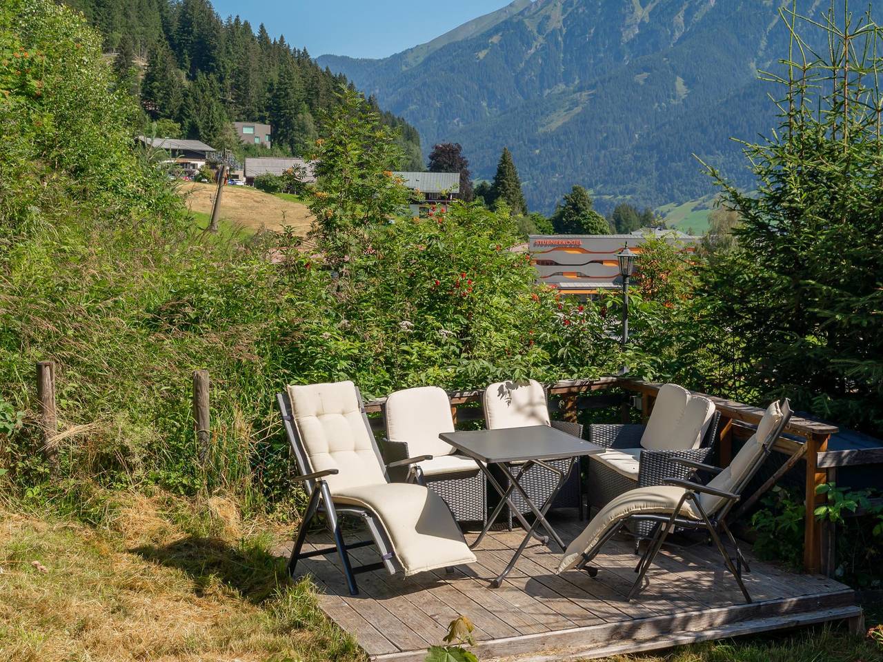 Hel leilighet, Ski-in/ski-out apartment on a glacier boulder in Bad Gasteinregionen, Ski Amadé