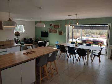 Gîte pour 8 personnes, avec vue ainsi que piscine et jardin, animaux acceptés à Saint-Géry