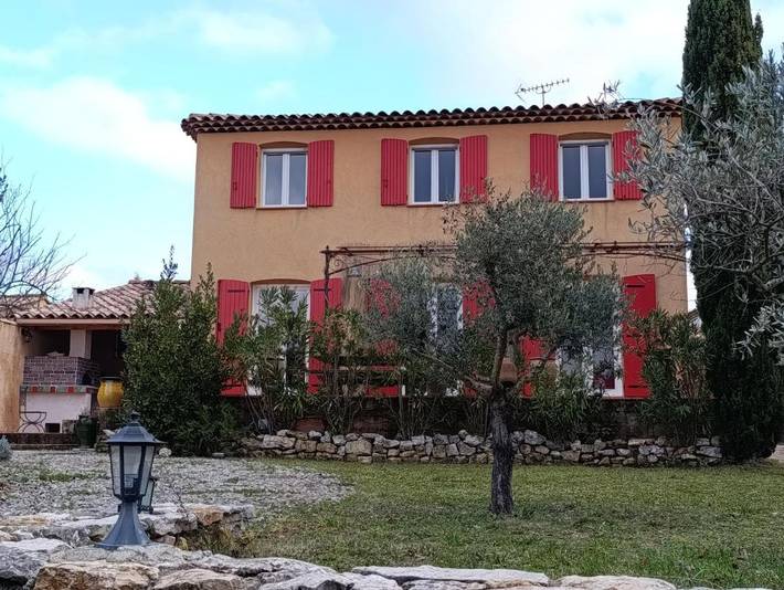 Location de vacances pour 8 personnes, avec jardin et vue à Artignosc-sur-Verdon