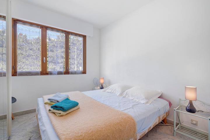 Appartement entier, Appartement « Roseraie » avec piscine privée, Wi-Fi et climatisation in Antibes, Côte méditerranéenne (France)