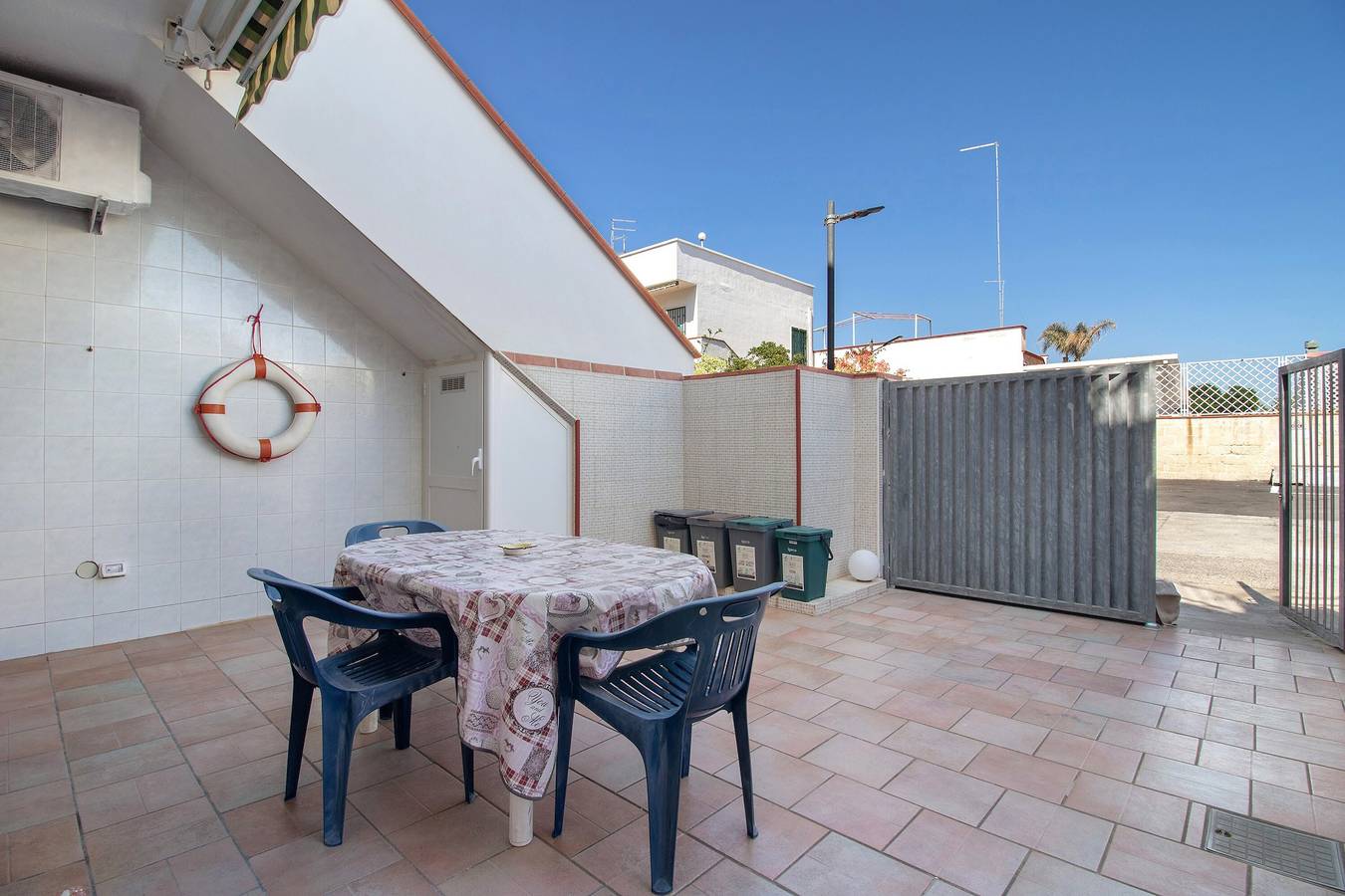 Ganze Wohnung, Ferienwohnung 'Lelia' mit privater Terrasse, privatem Garten und Klimaanlage in Manduria, Golf von Tarent