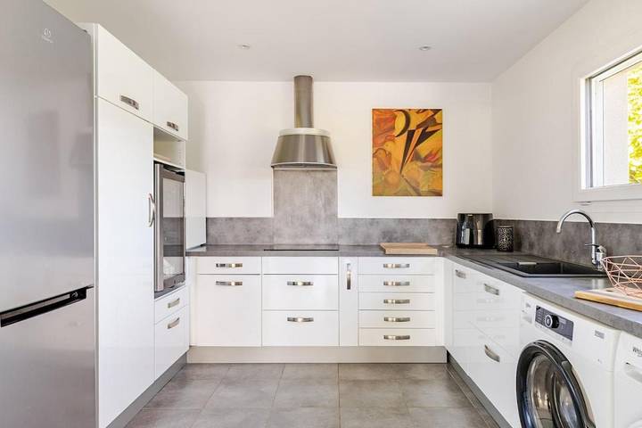 Location de vacances pour 8 personnes, avec jardin ainsi que piscine et vue à Sainte-Euphémie - 4