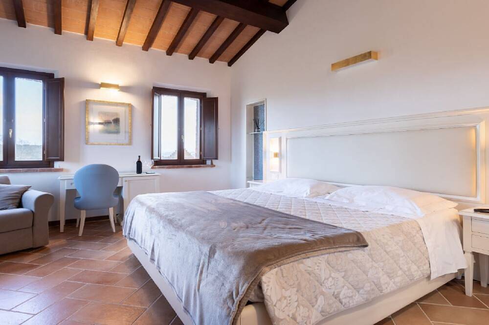 Private Villa with swimming Pool and Garden exclusive use in Chiusi, Chianti