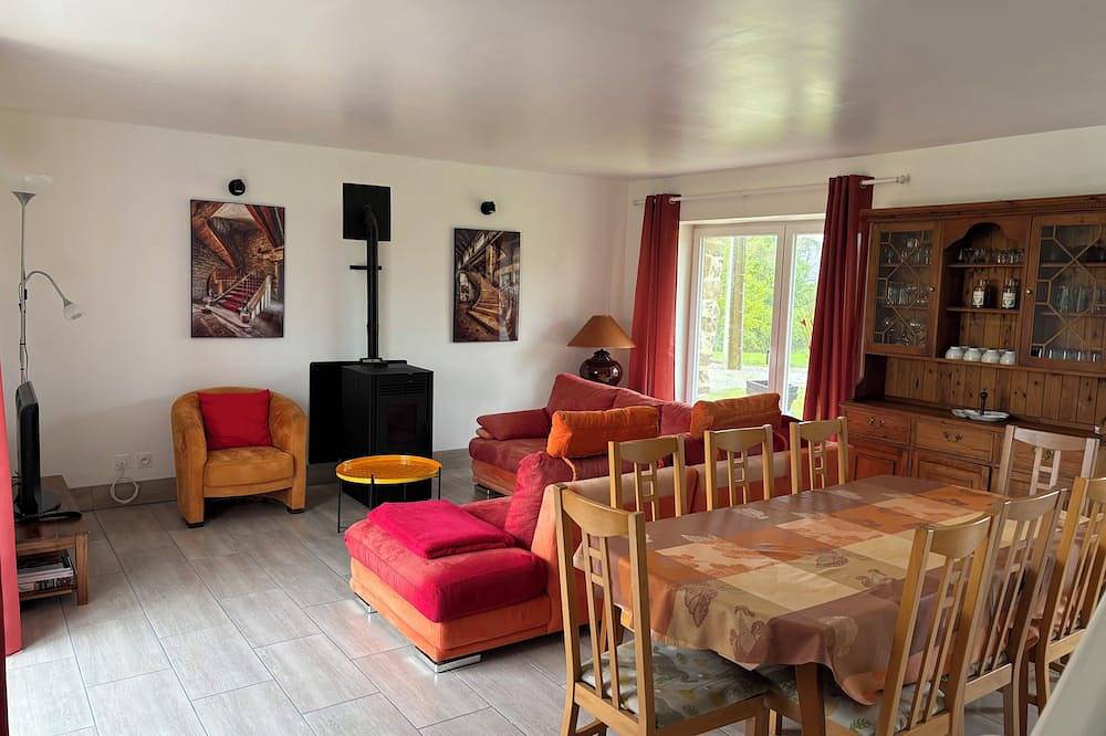 Grand gîte de 8 personnes dans une longère au cœur de la campagne ! in Plumelin, Région de Pontivy