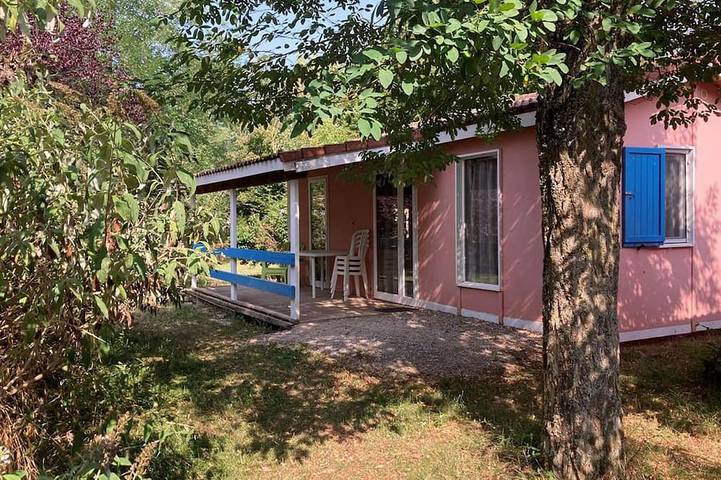 Gîte pour 5 personnes, avec terrasse et piscine à Montlaur (Midi-Pyrénées)