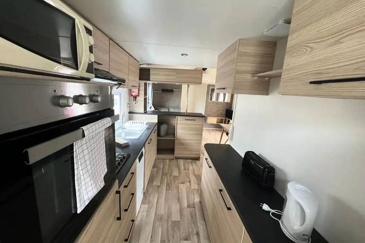 Camping pour 6 personnes, avec Terrasse ainsi que Jardin et Piscine à Canet-en-Roussillon - 2