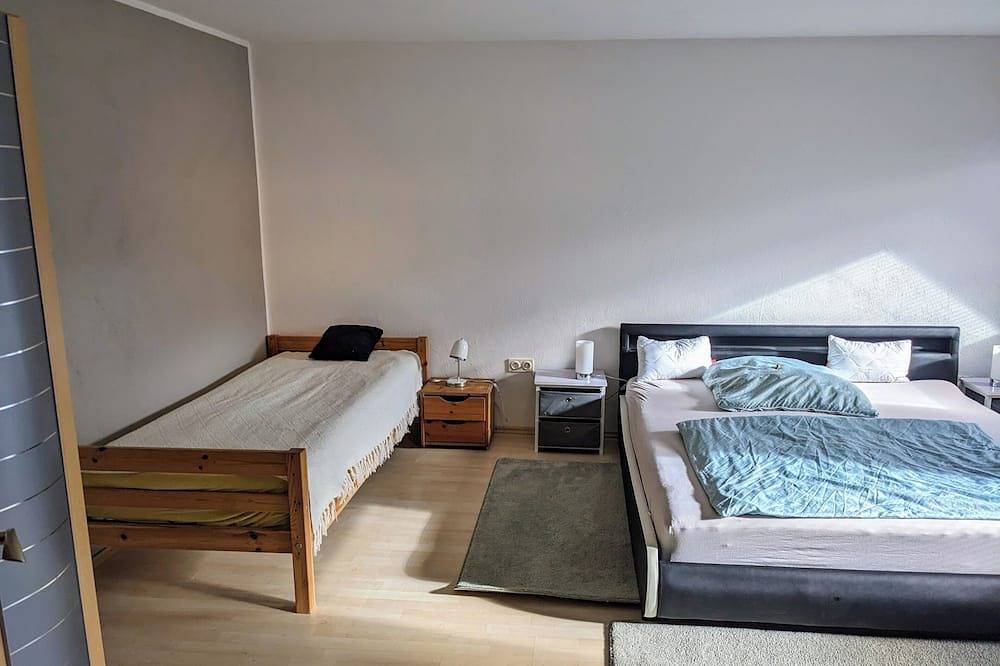 Ganze Wohnung, Große Ferienwohnung  1-8 Personen, eigener Eingang und Terasse/\nbauernhof Felder in Wermelskirchen, Rheinisch-Bergischer Kreis