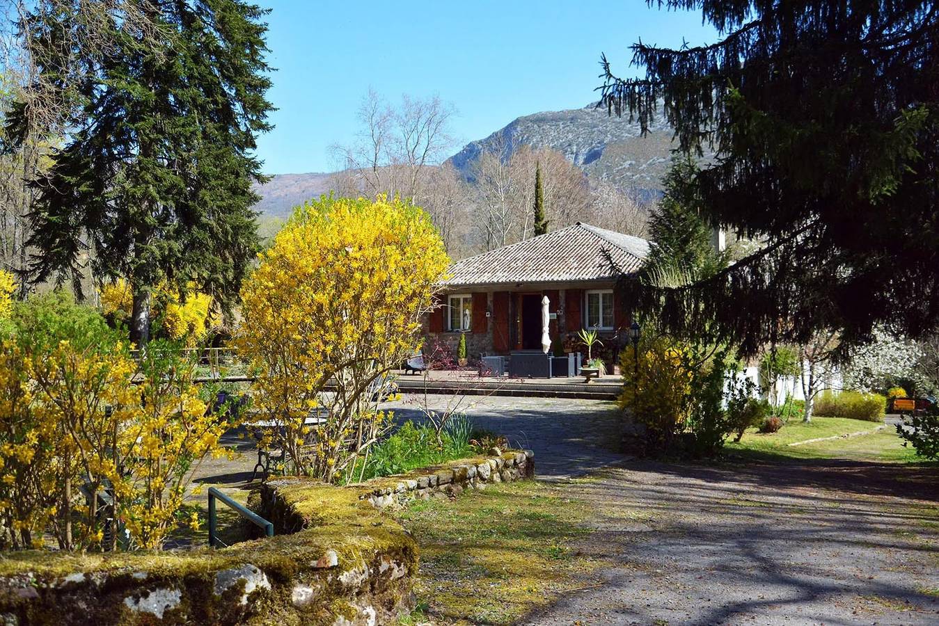Spa, Sauna Les Forges d'Enfalits - Chambre Myrtille in Rabat-les-Trois-Seigneurs, Parc naturel régional des Pyrénées ariégeoises