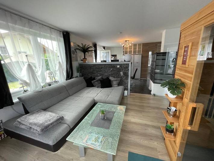 Ferienwohnung für 6 Personen, mit Terrasse und Whirlpool sowie Garten und Pool