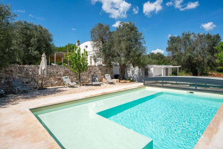Agriturismo per 4 persone, con Balcone/Terrazza e Giardino nonché Piscina a Ceglie Messapica