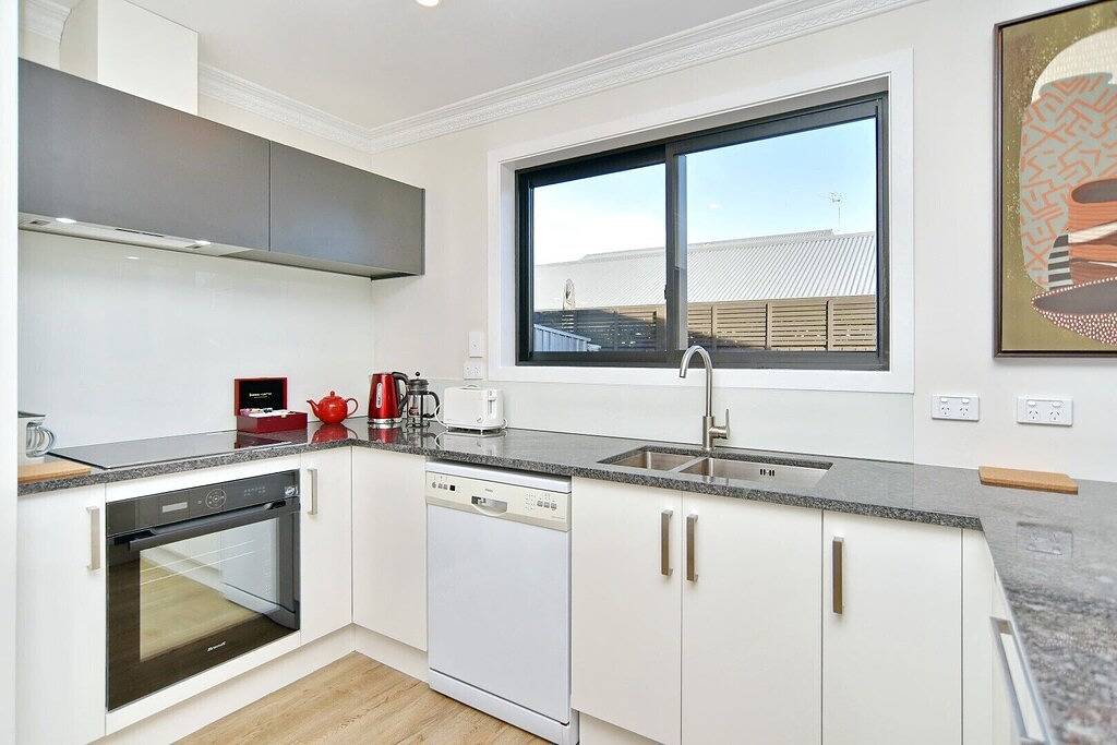 Lavandula 4 Bedroom-4 Bedroom holiday home in Burnside in Christchurch (Neuseeland), Canterbury (NZ)