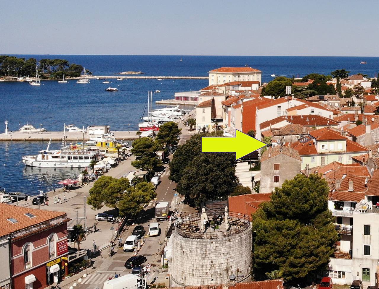 Ganze Wohnung, Historic Venetian Style Apartment with Seaview in Poreč City Center and Beachfront in Poreč, Porec und Umgebung