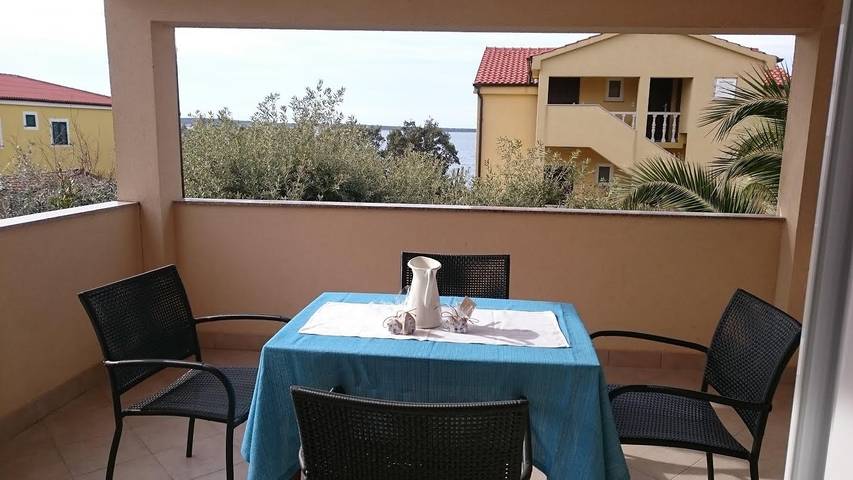 Apartament wakacyjny dla 4 osób, z Balkon/ taras w Mandre