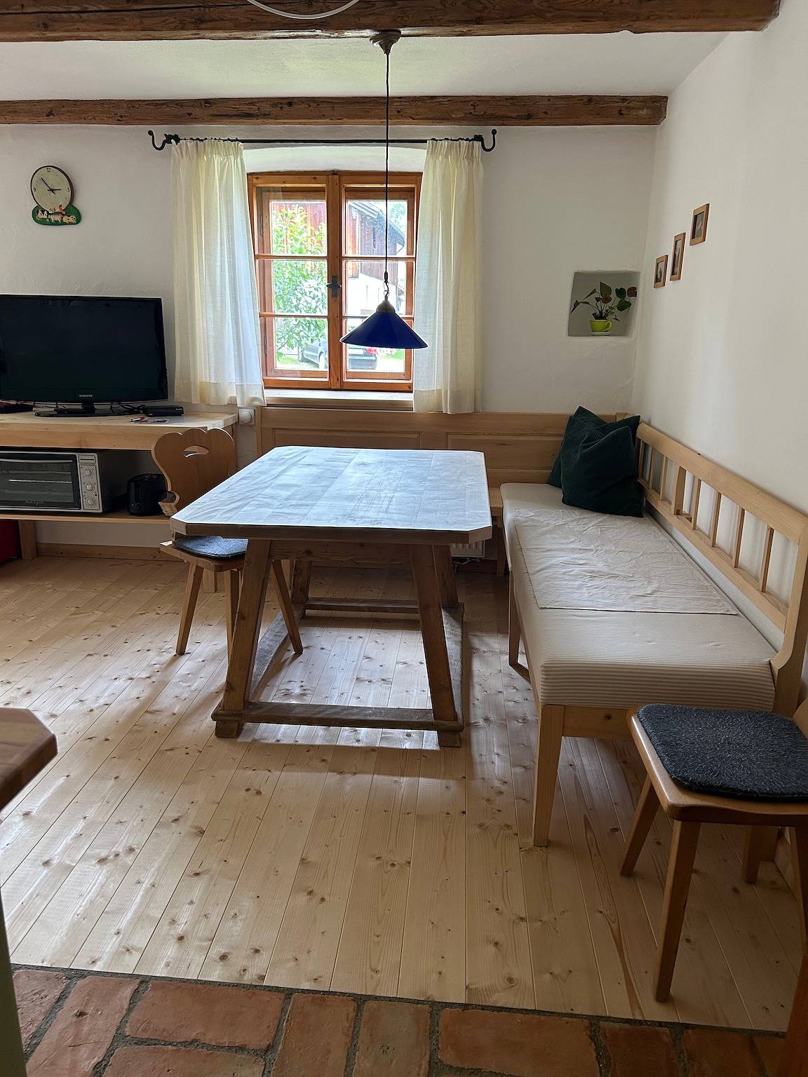 Ganze Wohnung, Gemütliche Ferienwohnung "Filser" mit Bergblick, Wlan und Balkon; Parkplatz vorhanden in Unterammergau, Bayerische Alpen