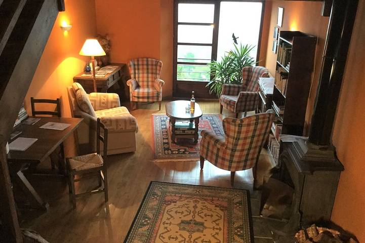 Ganze Wohnung, Richard und Suzanne Wohnung gemütlich mit unglaublicher Aussicht, ruhiges Tal. in Pesaguero, Cordillera Cantábrica