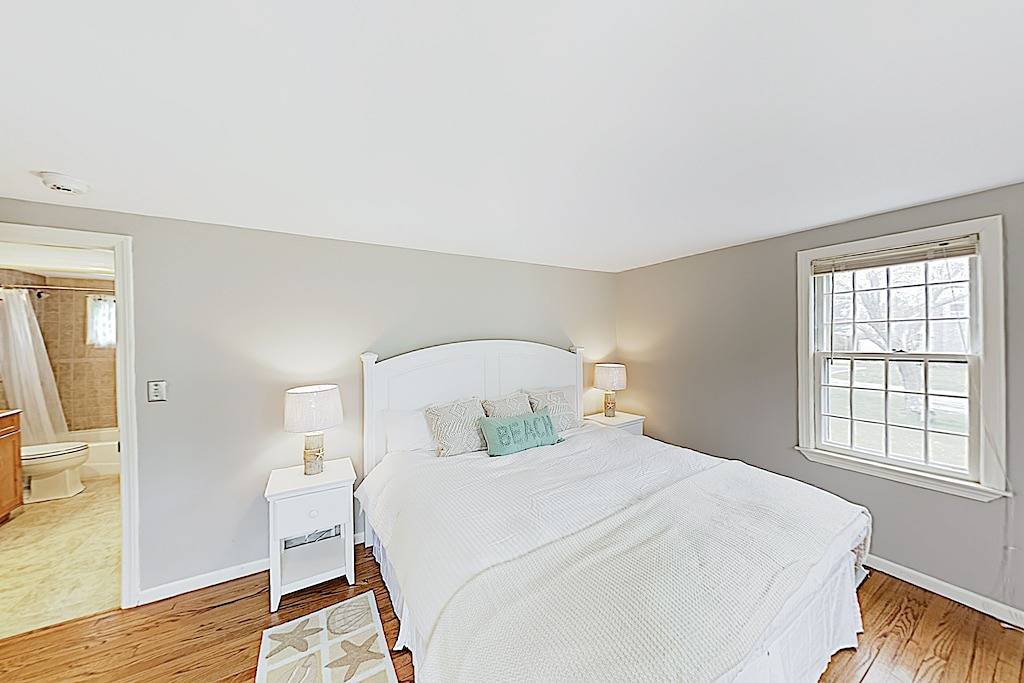 Beautiful Harwich home with large yard near Red River Beach & Main Street fun in Harwich Port, Harwich