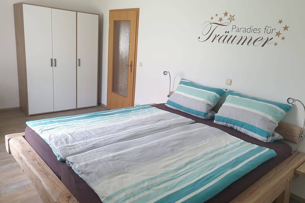 Ganze Wohnung, Geräumige Ferienwohnung (108 qm) für bis zu 5 Personen mit eigener Terrasse in Thanstein, Naturpark Oberpfälzer Wald