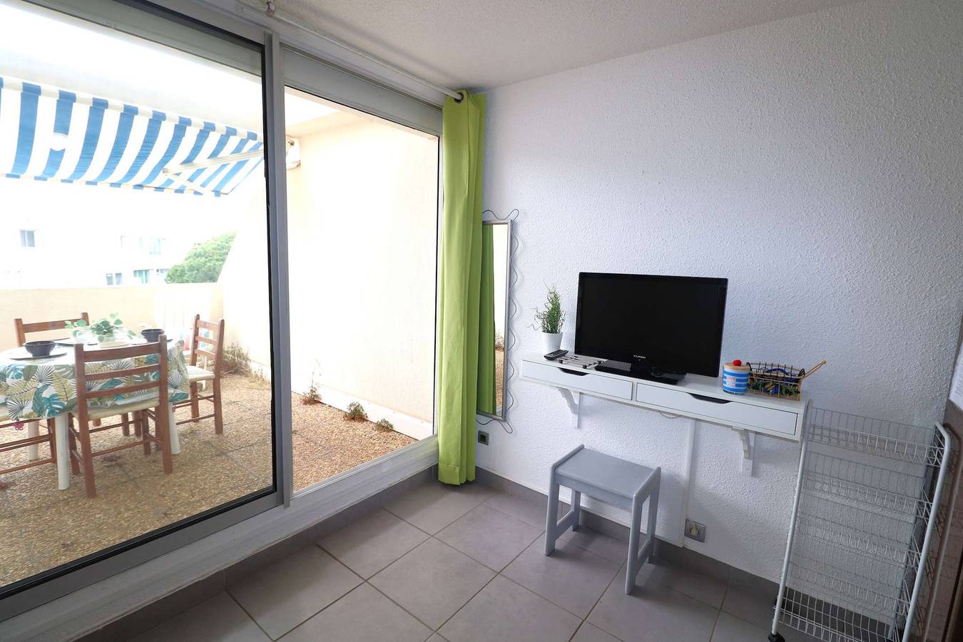 Entire studio, Studio Cabin Terrace Swimming Pool Parking Washing Machine in Le Grau-du-Roi, Côte d'Améthyste