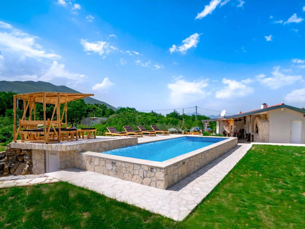 Casa vacanza a Zadvarje a partire da 232€ a notte