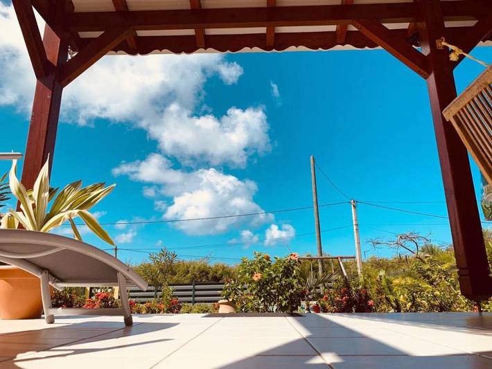 Location de vacances pour 3 personnes, avec vue ainsi que piscine et jardin dans Saint-Louis (Marie-Galante) - 4