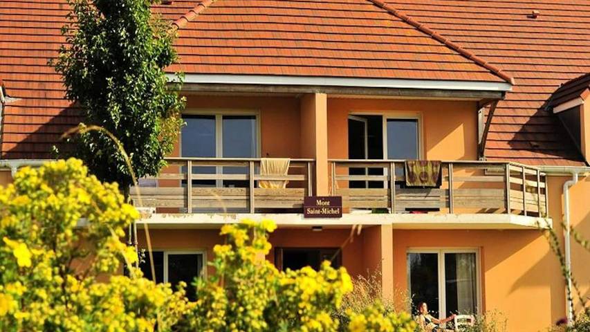 Gîte pour 5 personnes, avec jardin ainsi que piscine et sauna à Boulleville