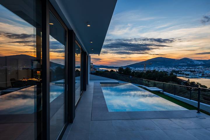 Villa für 7 Personen, mit Terrasse und Garten sowie Pool in Trogir