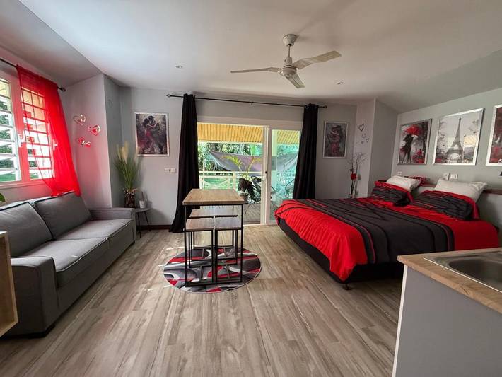 Gîte pour 4 personnes, avec jardin à Sarraméa