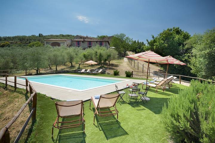 Casa vacanza per 10 persone, con giardino e terrazza, con animali domestici a Radda in Chianti